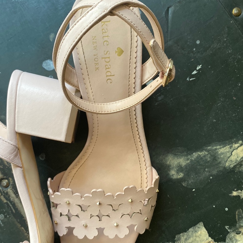 Kate Spade New York sweet pink sandals with low heel.